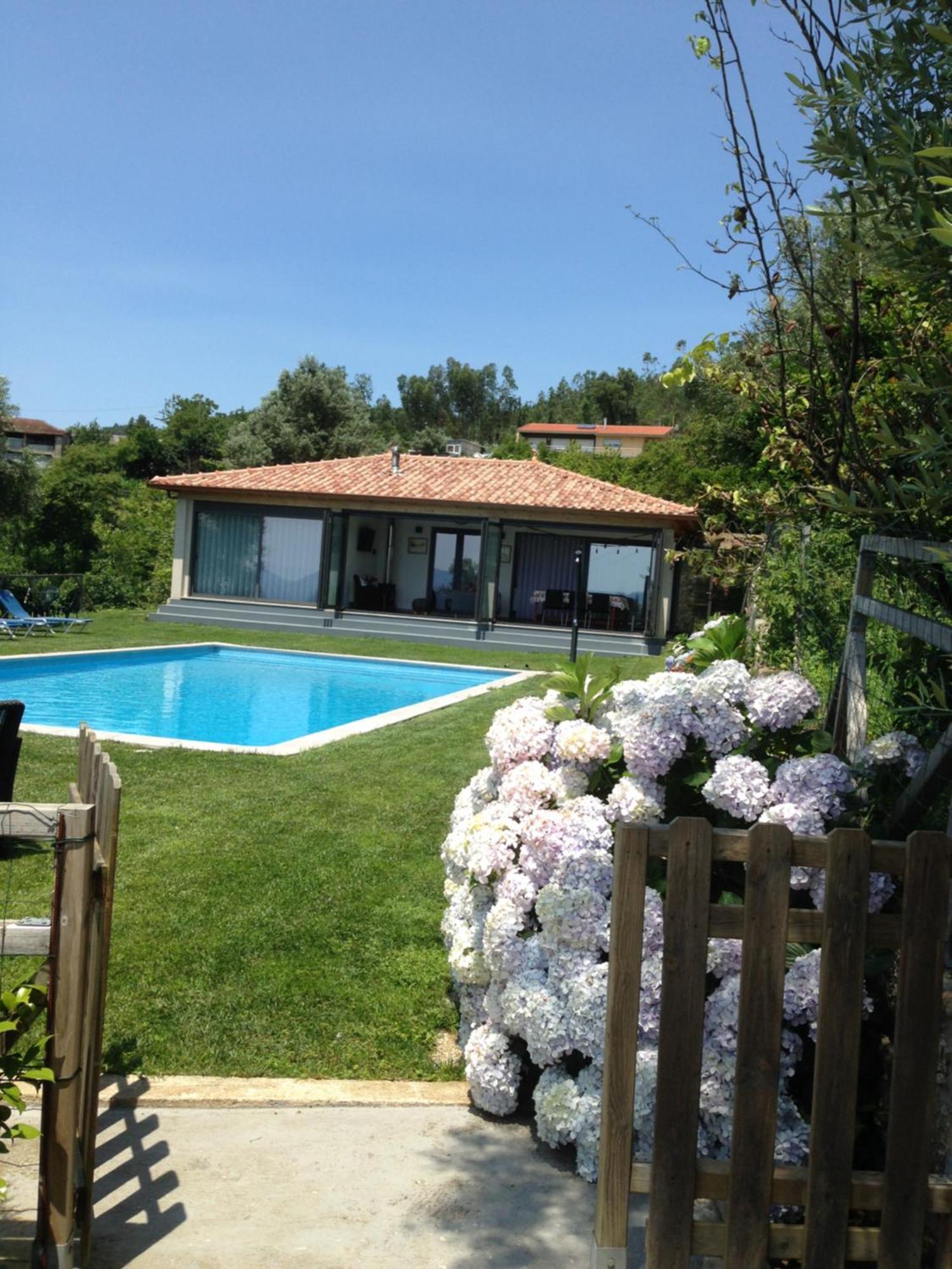 The Pool House Longos Exterior foto